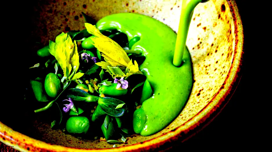 Asparagus_Soup_with_Aromatic_Herbs_Scallions_Savory_Delight_Soothing_Broth_Aromatic_Herbs_Delicious_Soup_Fresh_Flavors_Green_Asparagus_Scallions_Garnish_Healthy_Soup_Vibrant_Colors_Satisfying_Bowl_Nourishing_Meal_Homemade_Ayurvedic_Recipe_Aromatic_Experience_Ayurvedic_Food_Ayurveda